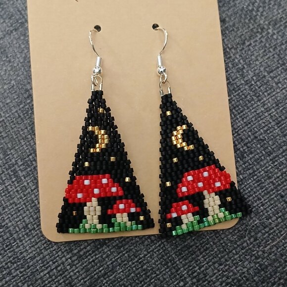 Handmade indigenous beadwork - mushroom earrings - Picture 1 of 1